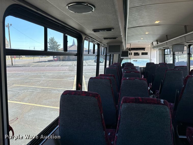 image for item LR9658 2007 Chevrolet C5500  shuttle bus