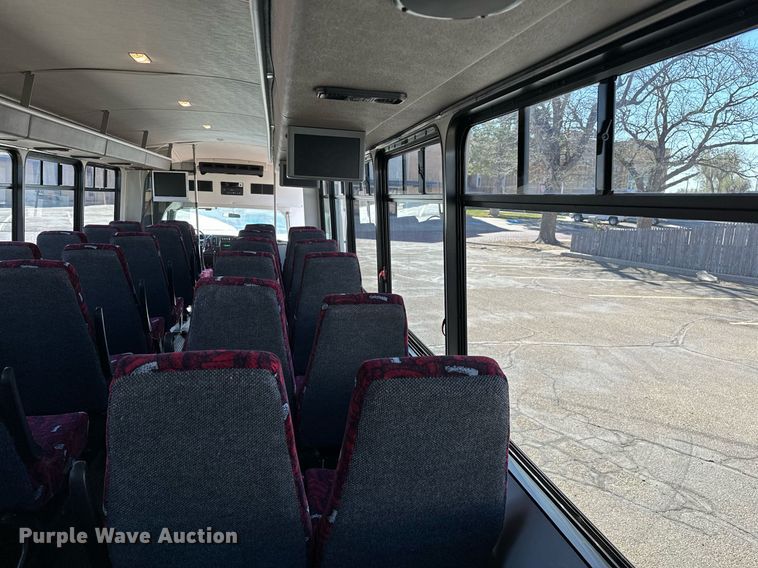 image for item LR9658 2007 Chevrolet C5500  shuttle bus