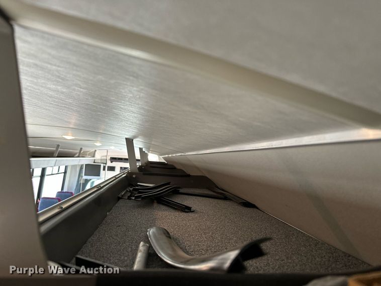 image for item LR9658 2007 Chevrolet C5500  shuttle bus