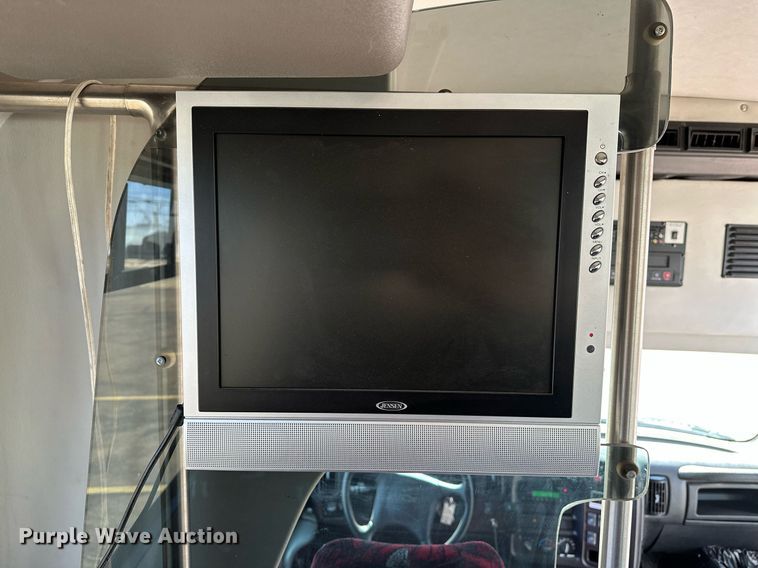 image for item LR9658 2007 Chevrolet C5500  shuttle bus