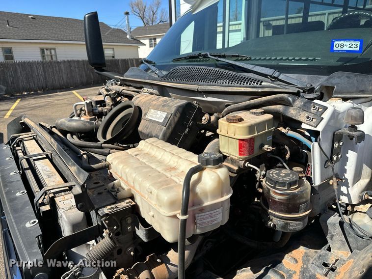 image for item LR9658 2007 Chevrolet C5500  shuttle bus