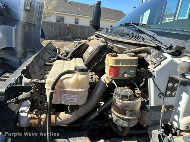 image for item LR9658 2007 Chevrolet C5500  shuttle bus