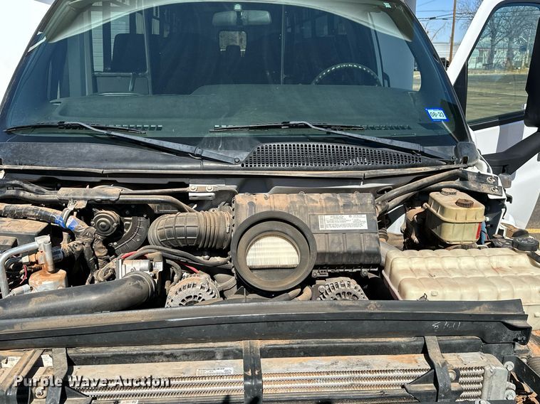 image for item LR9658 2007 Chevrolet C5500  shuttle bus