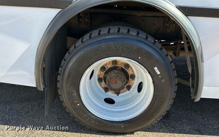 image for item LR9658 2007 Chevrolet C5500  shuttle bus