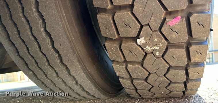 image for item LR9658 2007 Chevrolet C5500  shuttle bus