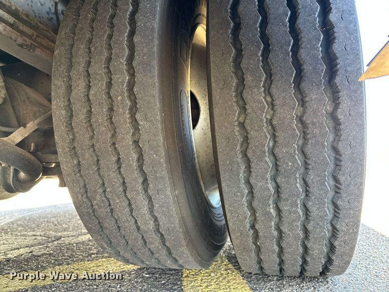 image for item LR9658 2007 Chevrolet C5500  shuttle bus