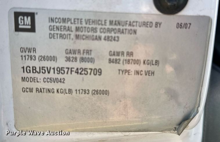 image for item LR9658 2007 Chevrolet C5500  shuttle bus