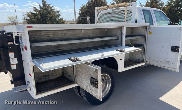 image for item LT9598 2008  Ford F550 Super Duty  SuperCab utility / service truck