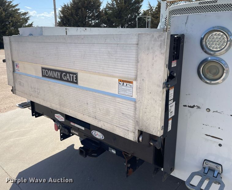 image for item LT9598 2008  Ford F550 Super Duty  SuperCab utility / service truck