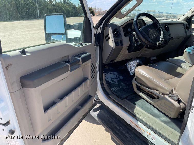 image for item LT9598 2008  Ford F550 Super Duty  SuperCab utility / service truck