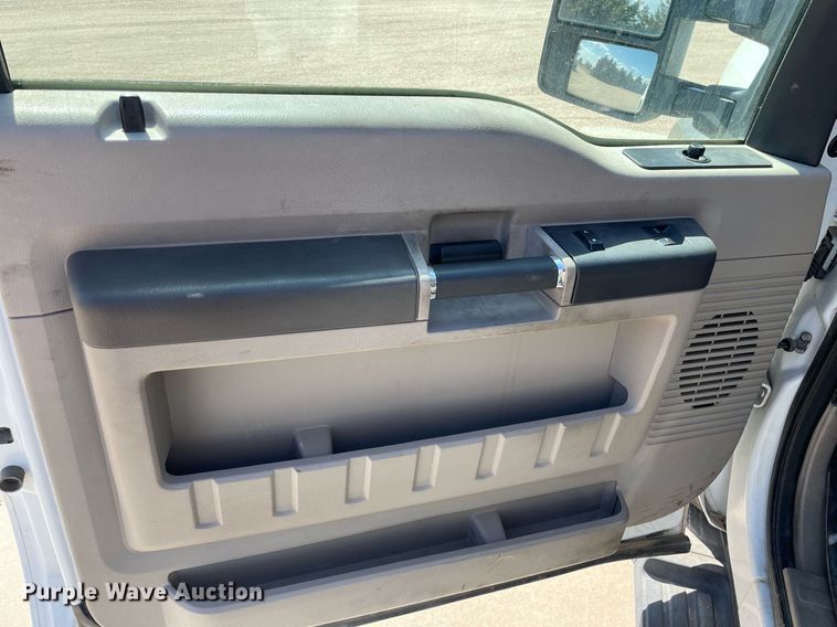 image for item LT9598 2008  Ford F550 Super Duty  SuperCab utility / service truck