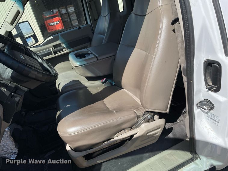 image for item LT9598 2008  Ford F550 Super Duty  SuperCab utility / service truck
