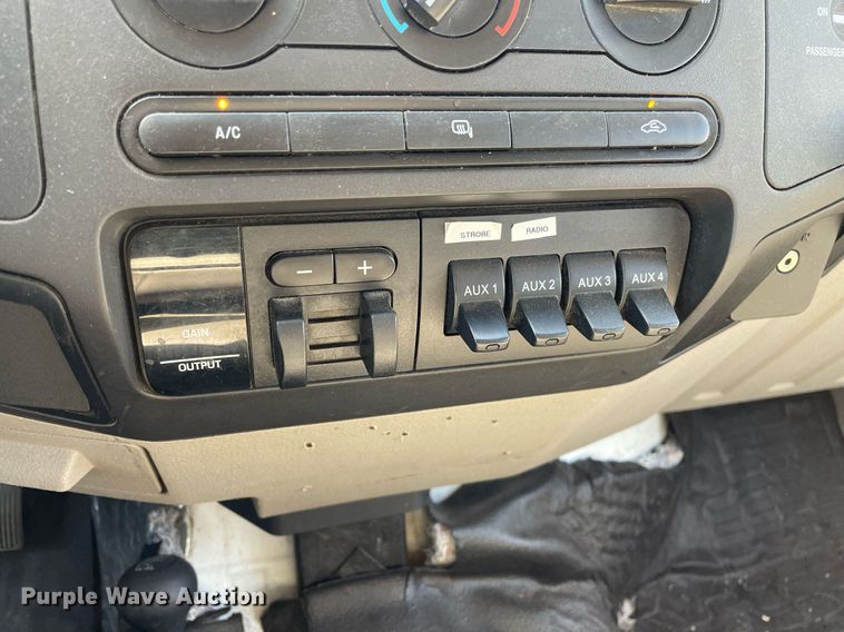 image for item LT9598 2008  Ford F550 Super Duty  SuperCab utility / service truck