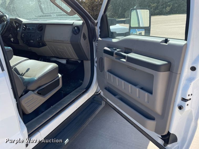 image for item LT9598 2008  Ford F550 Super Duty  SuperCab utility / service truck