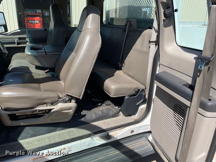 image for item LT9598 2008  Ford F550 Super Duty  SuperCab utility / service truck