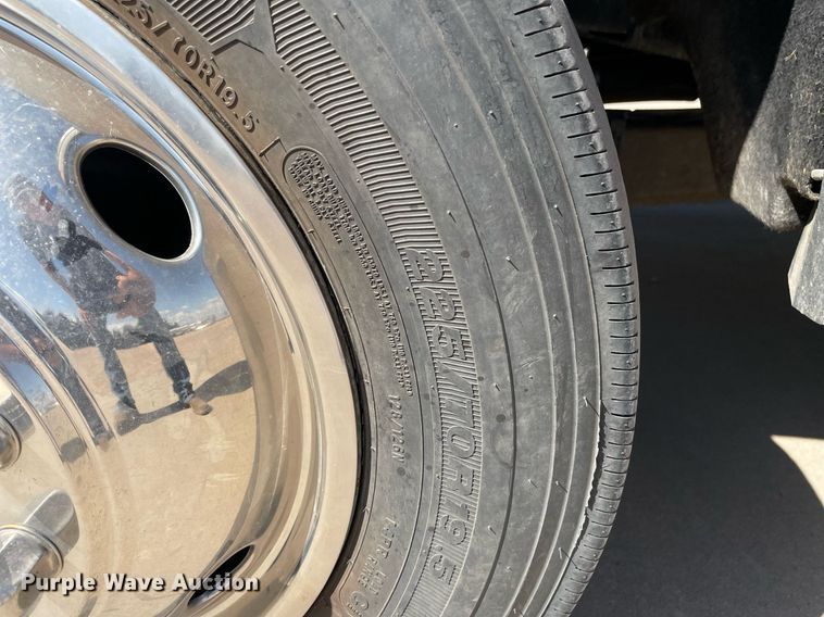 image for item LT9598 2008  Ford F550 Super Duty  SuperCab utility / service truck