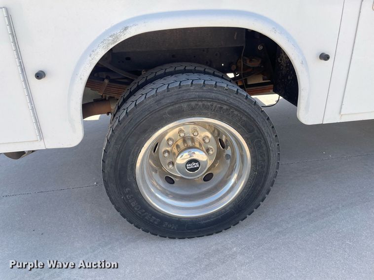 image for item LT9598 2008  Ford F550 Super Duty  SuperCab utility / service truck