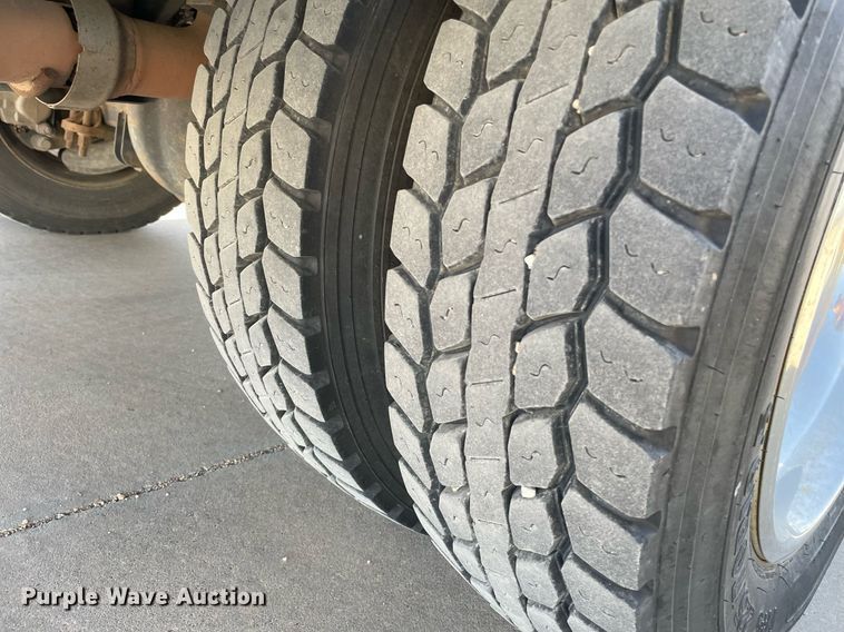 image for item LT9598 2008  Ford F550 Super Duty  SuperCab utility / service truck