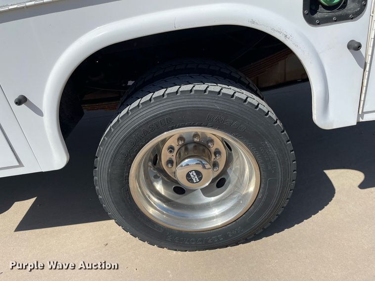 image for item LT9598 2008  Ford F550 Super Duty  SuperCab utility / service truck