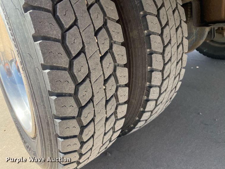 image for item LT9598 2008  Ford F550 Super Duty  SuperCab utility / service truck