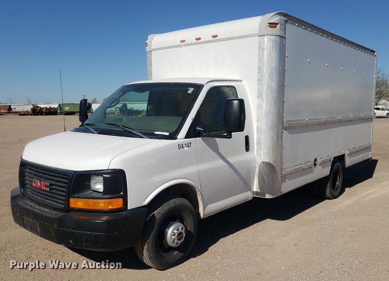 image for item LT9688 2005 GMC Savana G3500  box truck