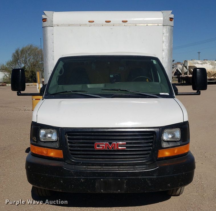 image for item LT9688 2005 GMC Savana G3500  box truck