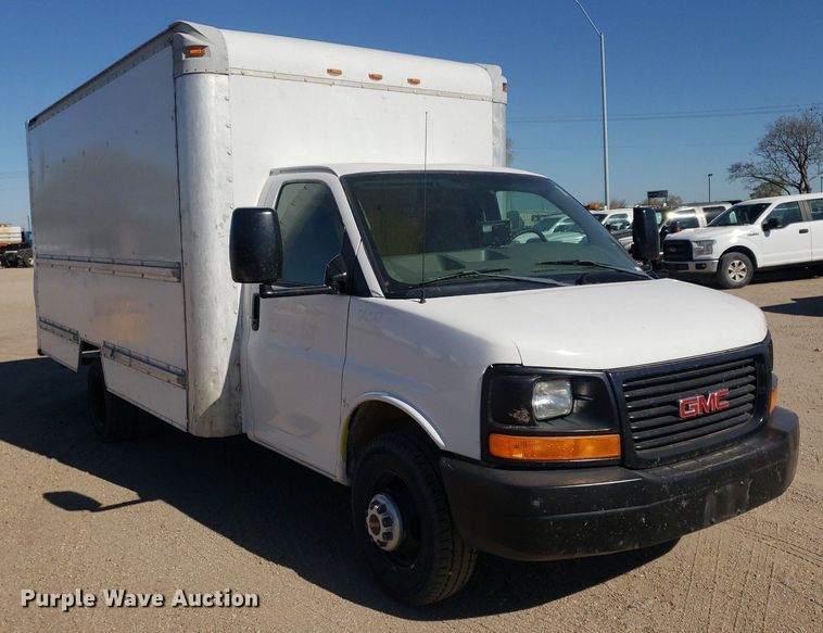 image for item LT9688 2005 GMC Savana G3500  box truck