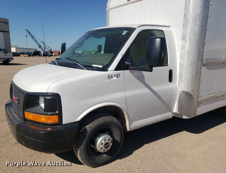 image for item LT9688 2005 GMC Savana G3500  box truck