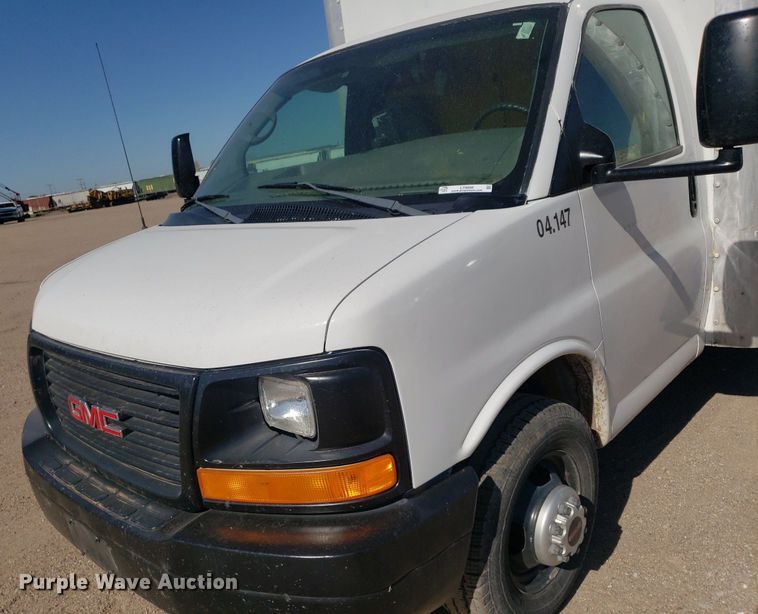 image for item LT9688 2005 GMC Savana G3500  box truck