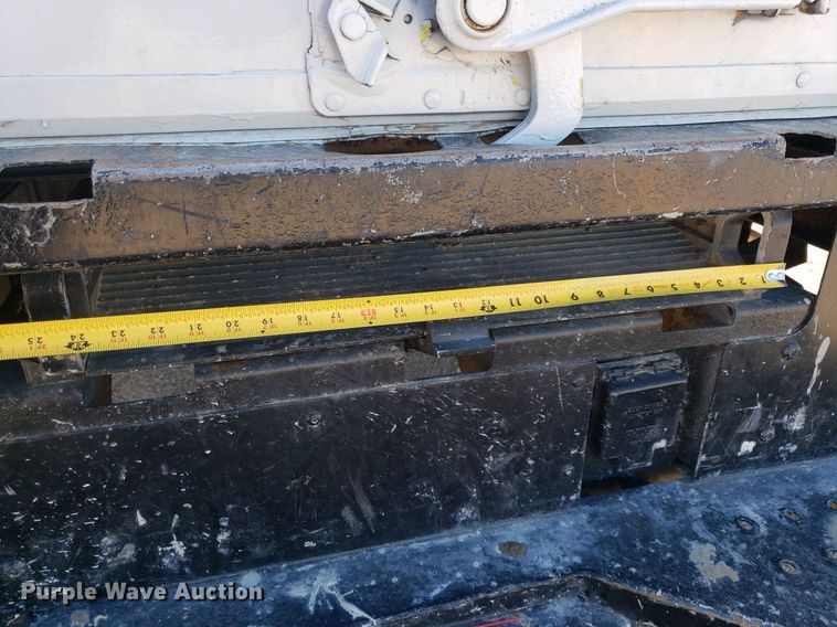 image for item LT9688 2005 GMC Savana G3500  box truck