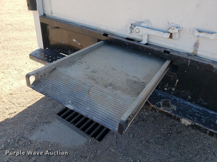 image for item LT9688 2005 GMC Savana G3500  box truck