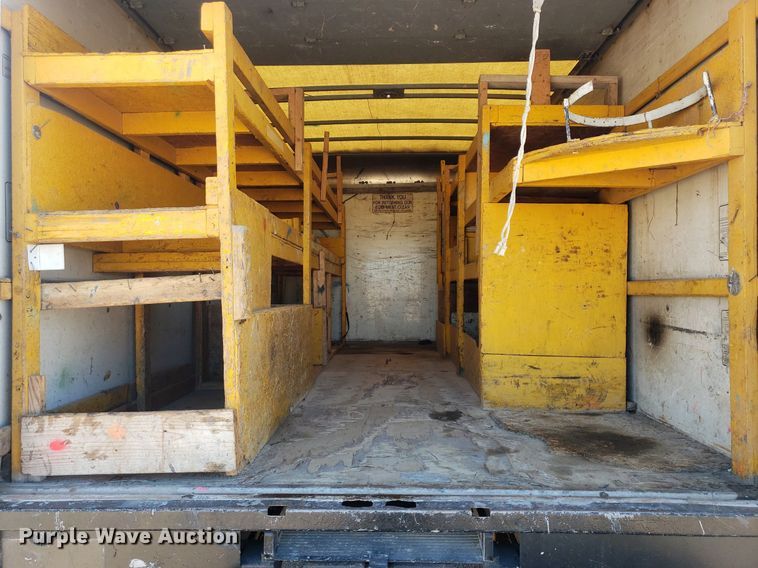 image for item LT9688 2005 GMC Savana G3500  box truck