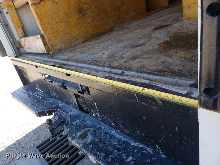 image for item LT9688 2005 GMC Savana G3500  box truck