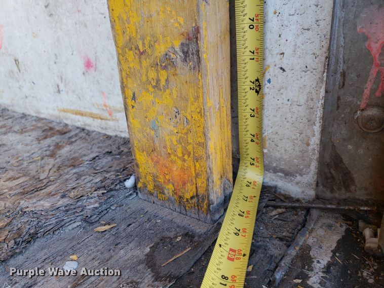 image for item LT9688 2005 GMC Savana G3500  box truck