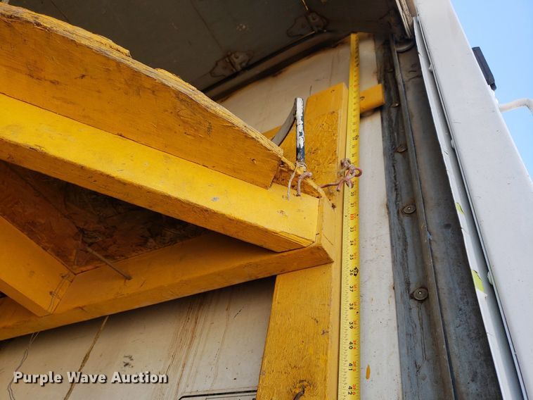 image for item LT9688 2005 GMC Savana G3500  box truck