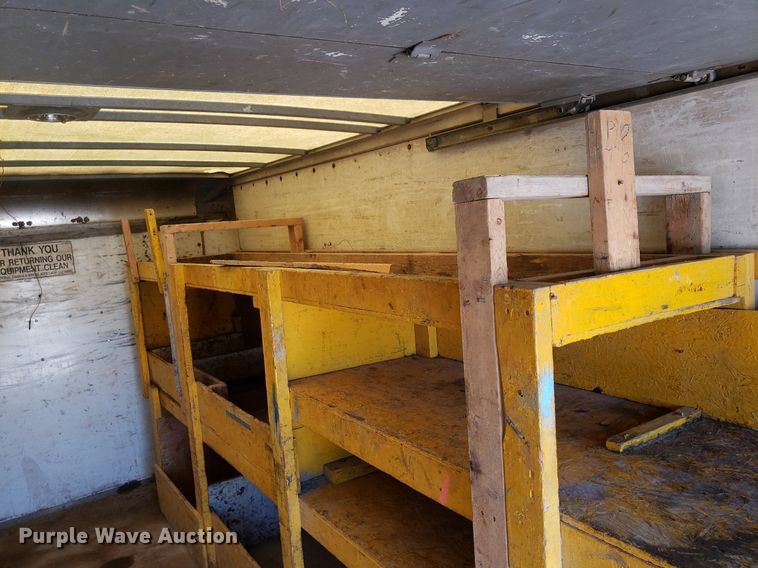 image for item LT9688 2005 GMC Savana G3500  box truck