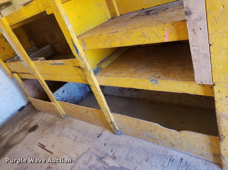 image for item LT9688 2005 GMC Savana G3500  box truck