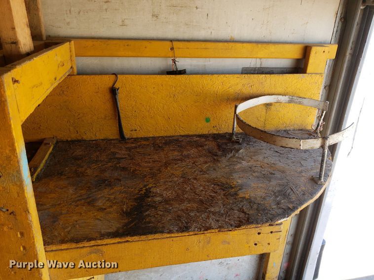 image for item LT9688 2005 GMC Savana G3500  box truck