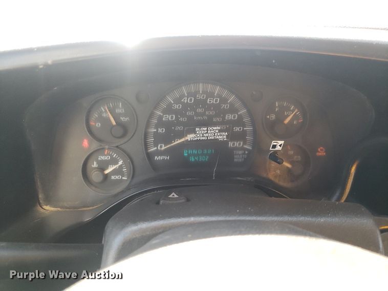 image for item LT9688 2005 GMC Savana G3500  box truck