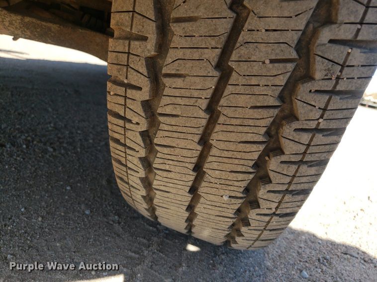 image for item LT9688 2005 GMC Savana G3500  box truck