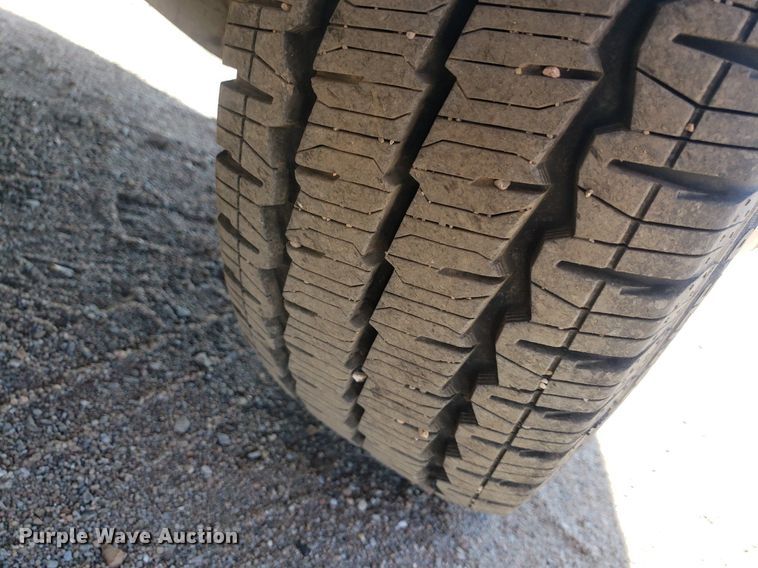 image for item LT9688 2005 GMC Savana G3500  box truck