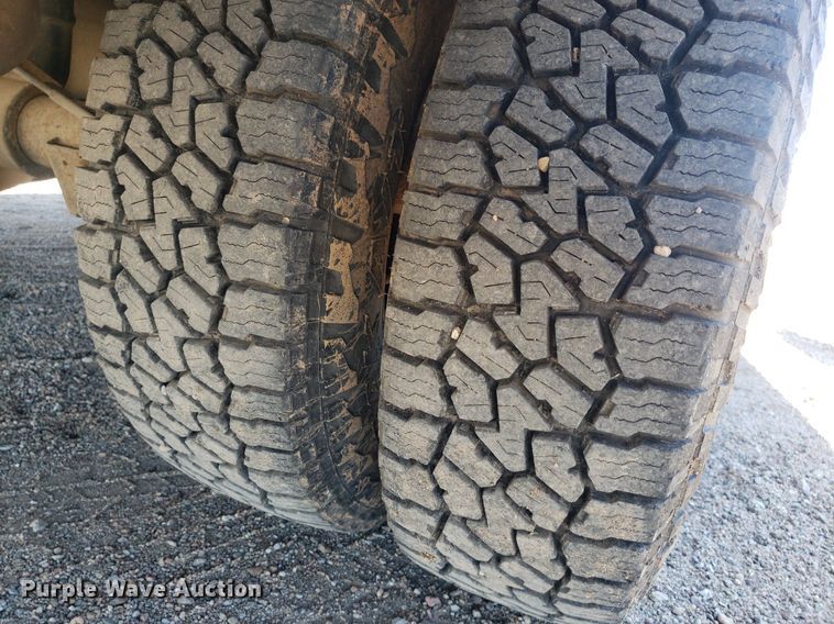 image for item LT9688 2005 GMC Savana G3500  box truck