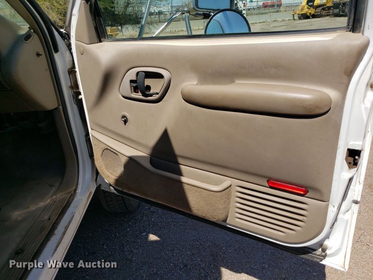 image for item LT9694 2000 Chevrolet C3500  dump bed pickup truck