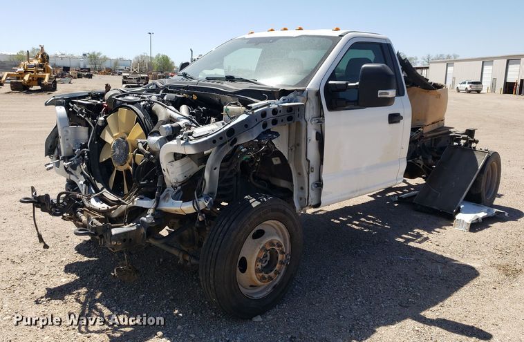 image for item LT9696 2017 Ford F550 Super Duty  truck cab and chassis