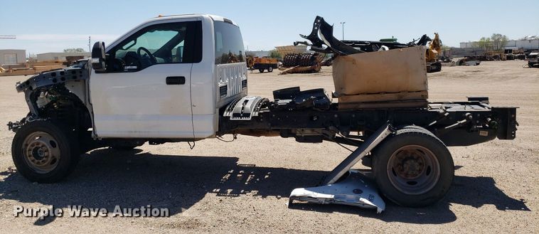 image for item LT9696 2017 Ford F550 Super Duty  truck cab and chassis