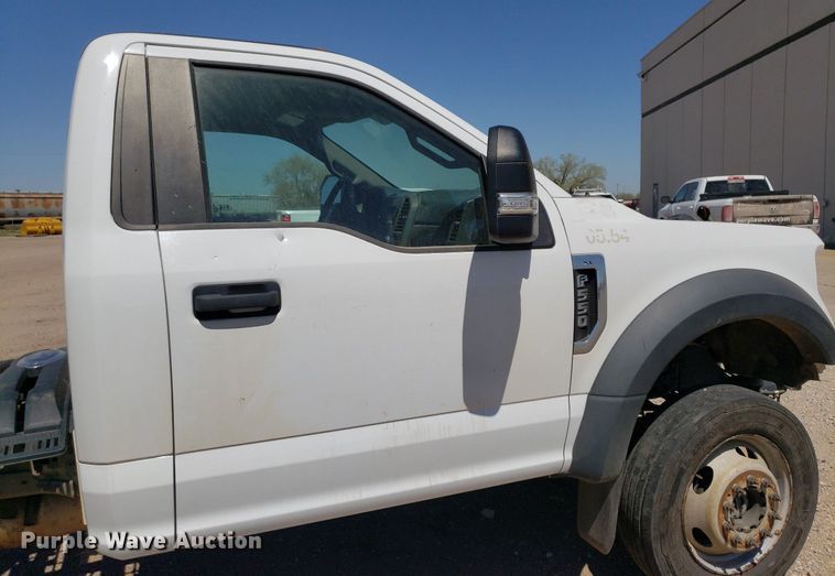 image for item LT9696 2017 Ford F550 Super Duty  truck cab and chassis