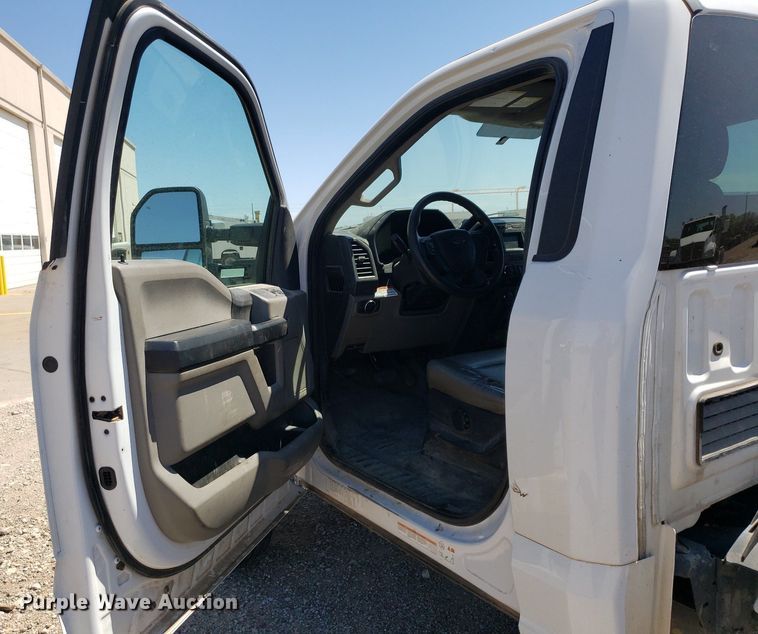 image for item LT9696 2017 Ford F550 Super Duty  truck cab and chassis