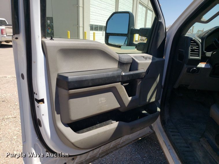 image for item LT9696 2017 Ford F550 Super Duty  truck cab and chassis