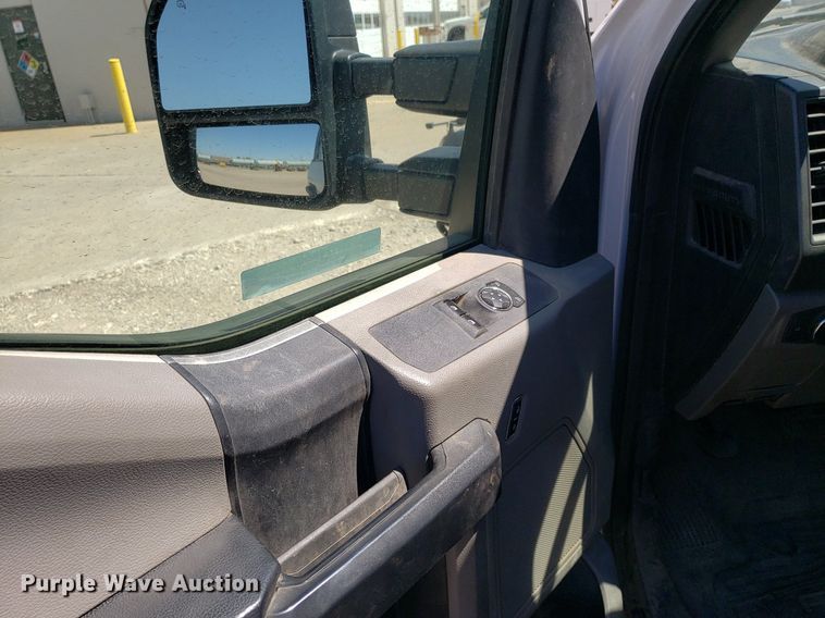 image for item LT9696 2017 Ford F550 Super Duty  truck cab and chassis