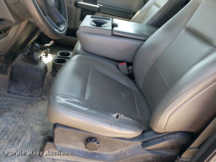 image for item LT9696 2017 Ford F550 Super Duty  truck cab and chassis